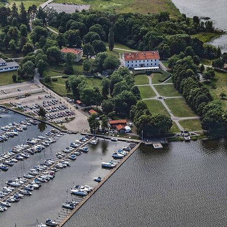 Sundbyholms Slott Hotel Exterior photo