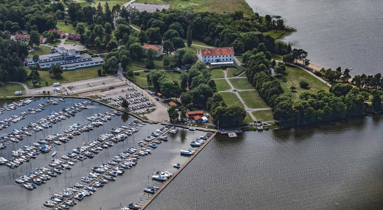 Sundbyholms Slott Hotel Exterior photo